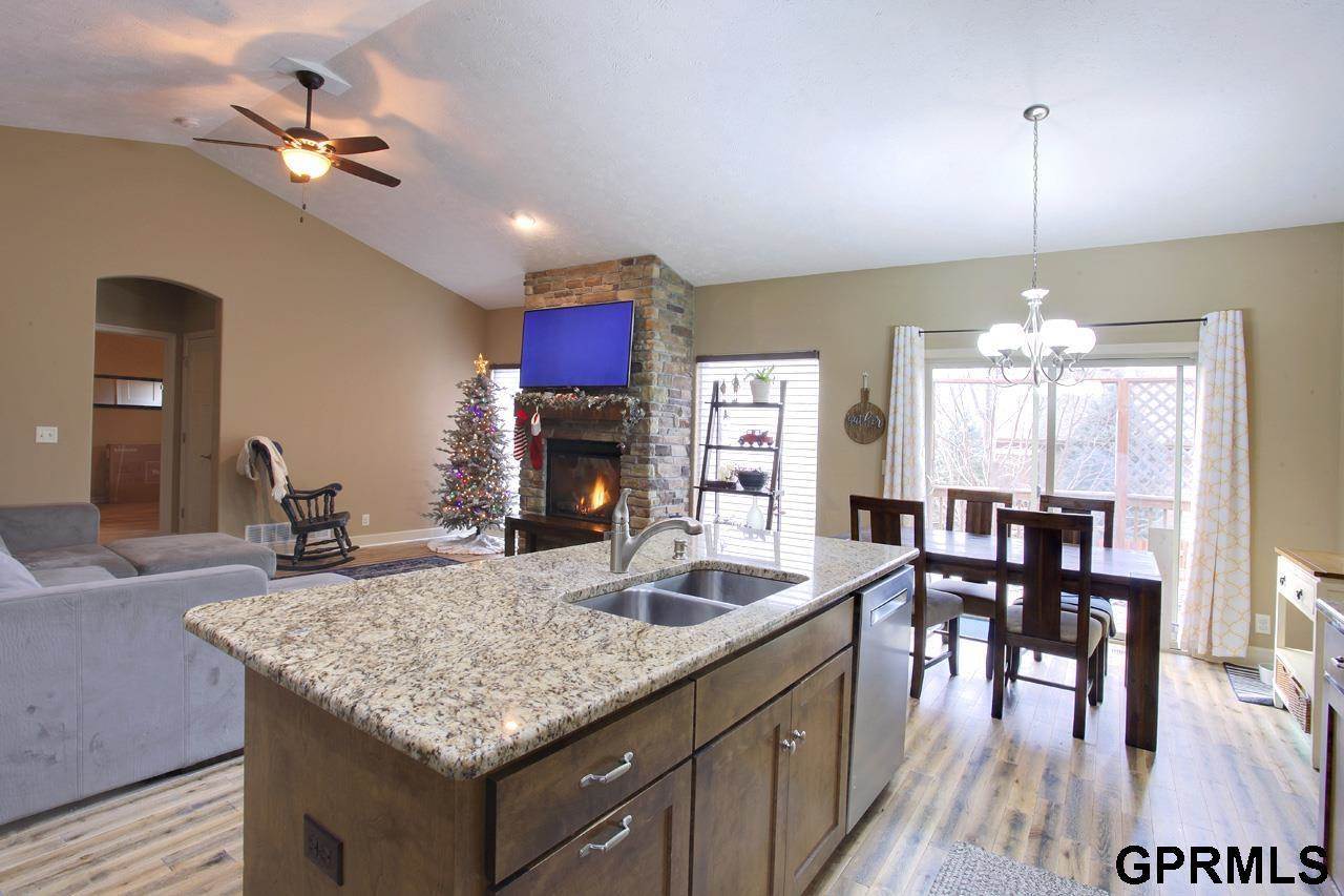 2542 N 137 Street, Omaha, NE 68164