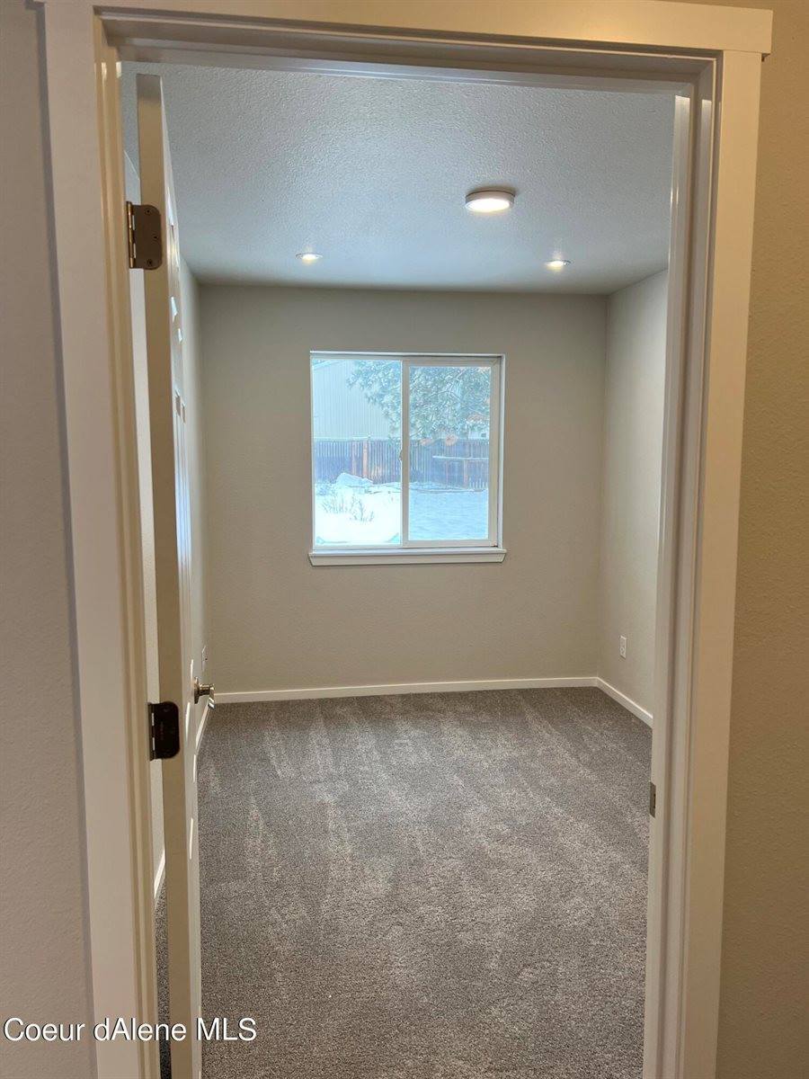 29975 North 6TH St, Athol, ID 83801