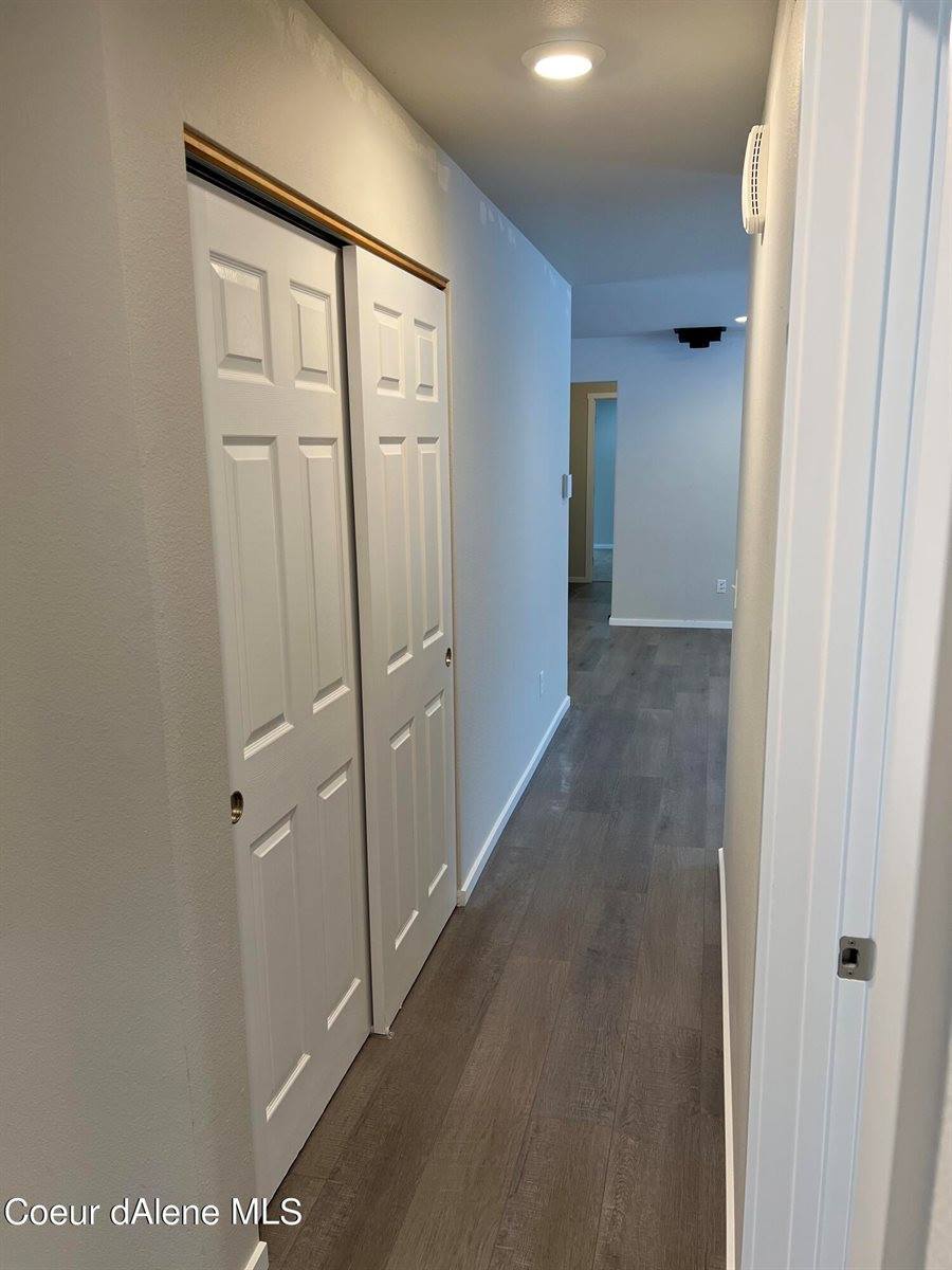 29975 North 6TH St, Athol, ID 83801