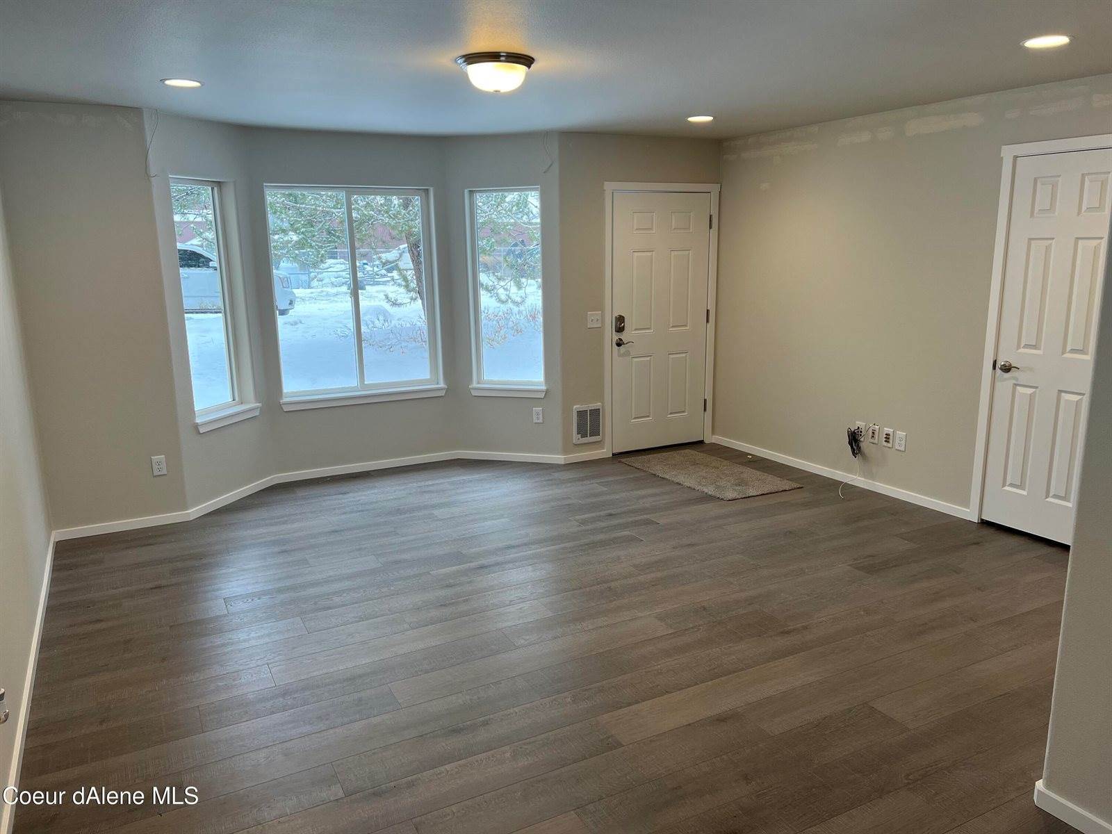 29975 North 6TH St, Athol, ID 83801