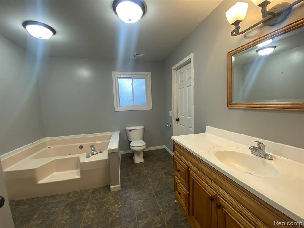 3480 South Woodland Drive, Highland Township, MI 48356