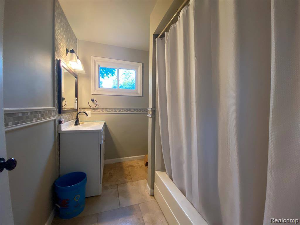 3480 South Woodland Drive, Highland Township, MI 48356