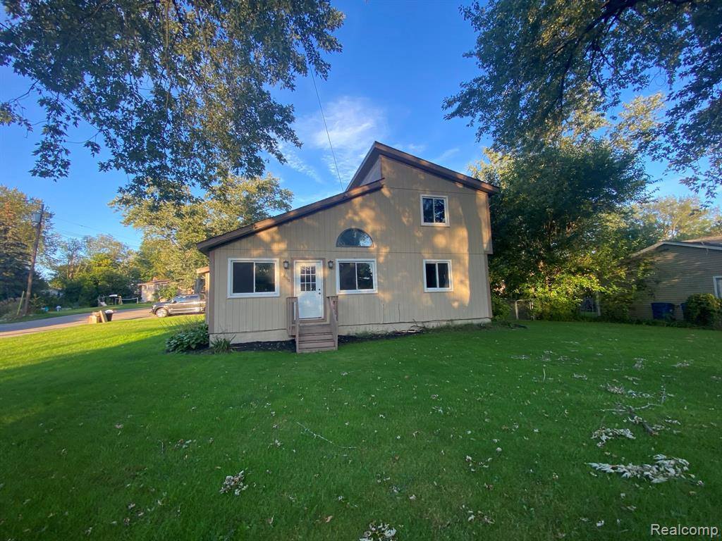 3480 South Woodland Drive, Highland Township, MI 48356
