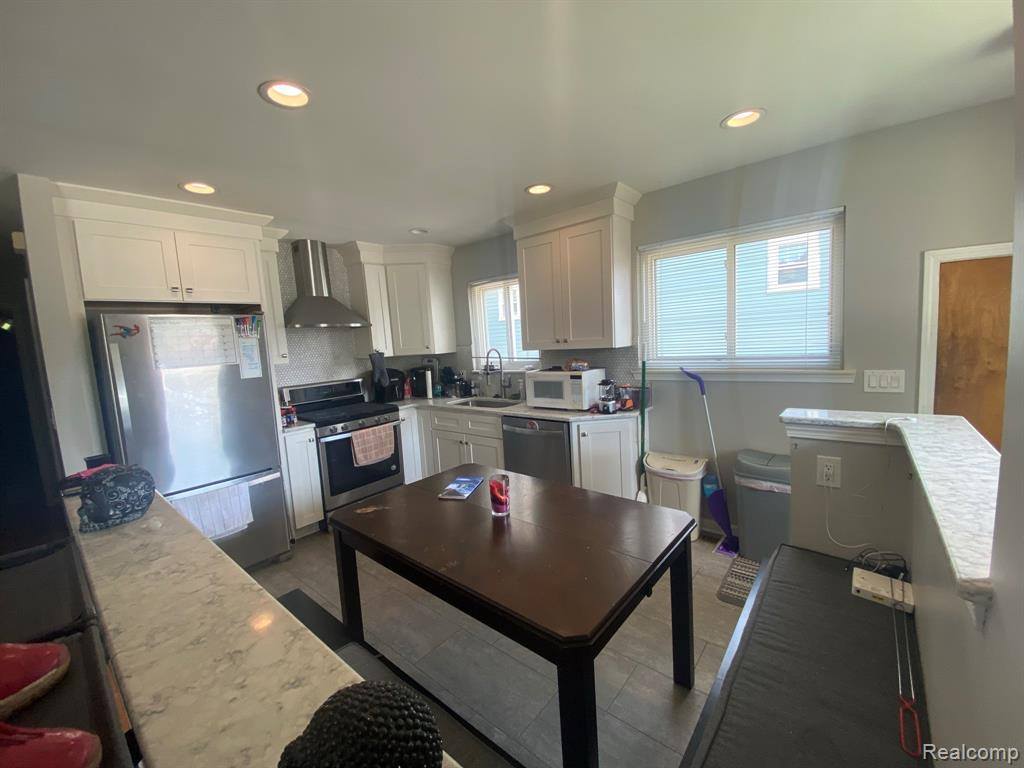 22613 Lanse Street, Saint Clair Shores, MI 48081