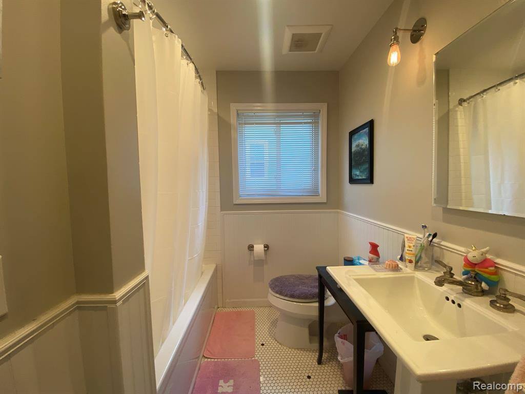 22613 Lanse Street, Saint Clair Shores, MI 48081