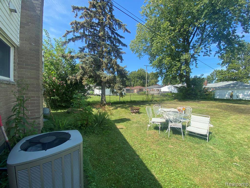 22613 Lanse Street, Saint Clair Shores, MI 48081