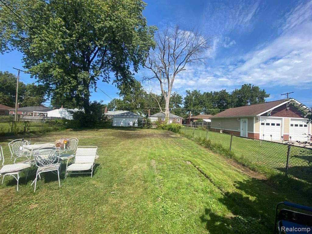 22613 Lanse Street, Saint Clair Shores, MI 48081