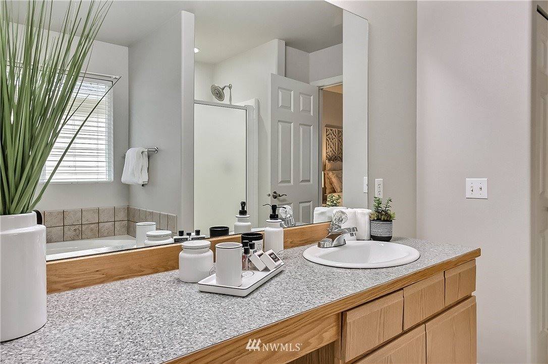 1162 Griggs Street, Dupont, WA 98327