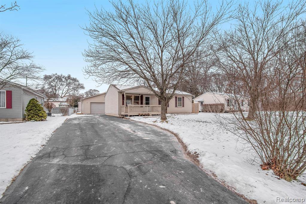 435 Reeves, Pinckney Village, MI 48169