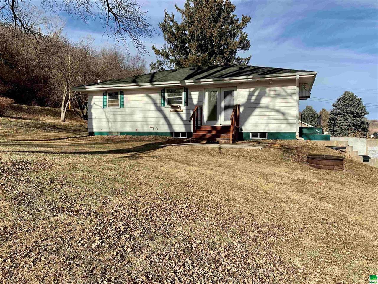 210 Spruce St, Smithland, IA 51056