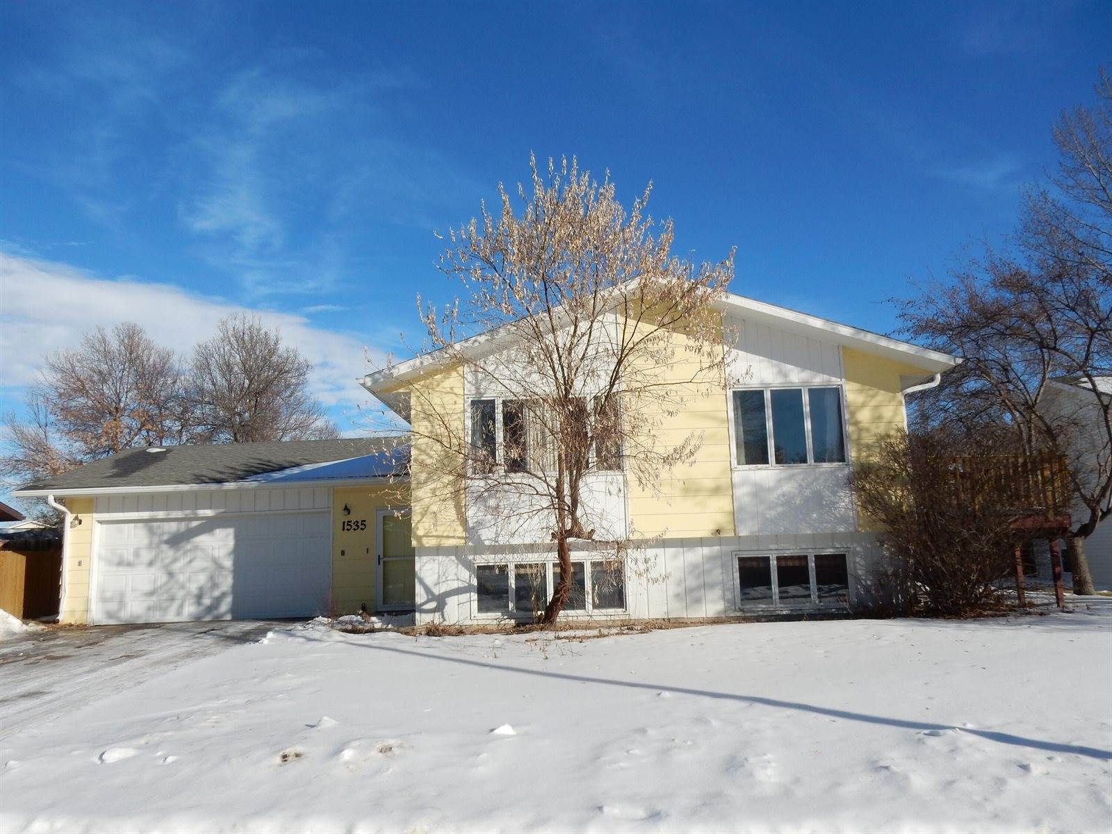 1535 Oakland Drive, Bismarck, ND 58504