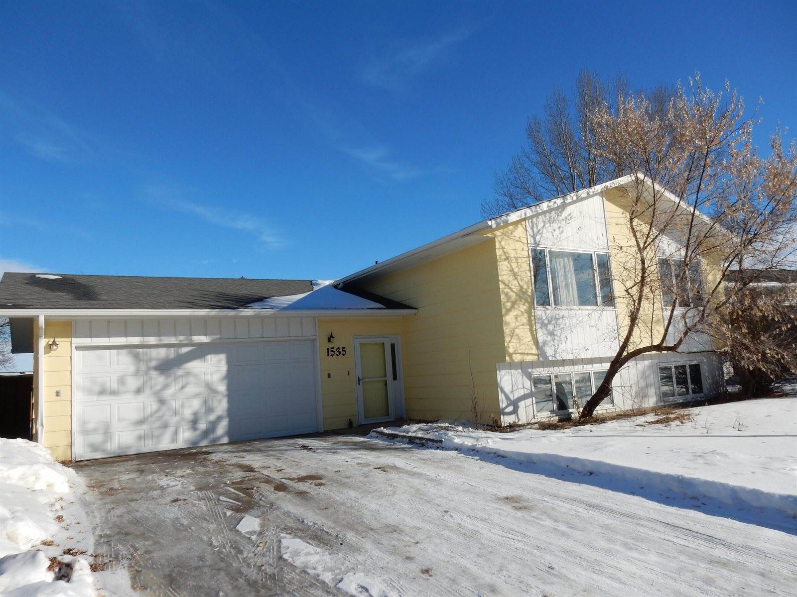 1535 Oakland Drive, Bismarck, ND 58504