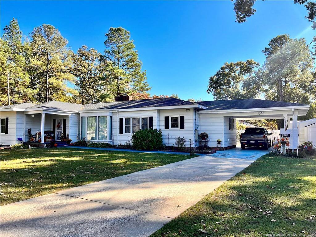 303 West Edinborough Avenue, Raeford, NC 28376