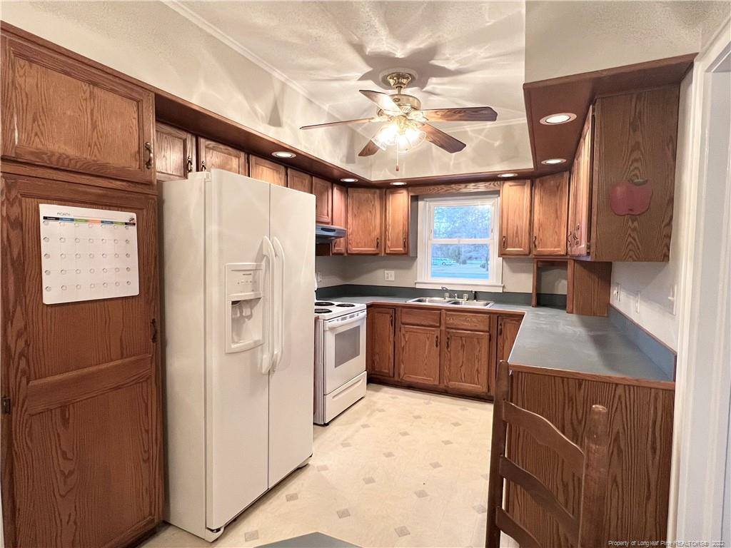 303 West Edinborough Avenue, Raeford, NC 28376