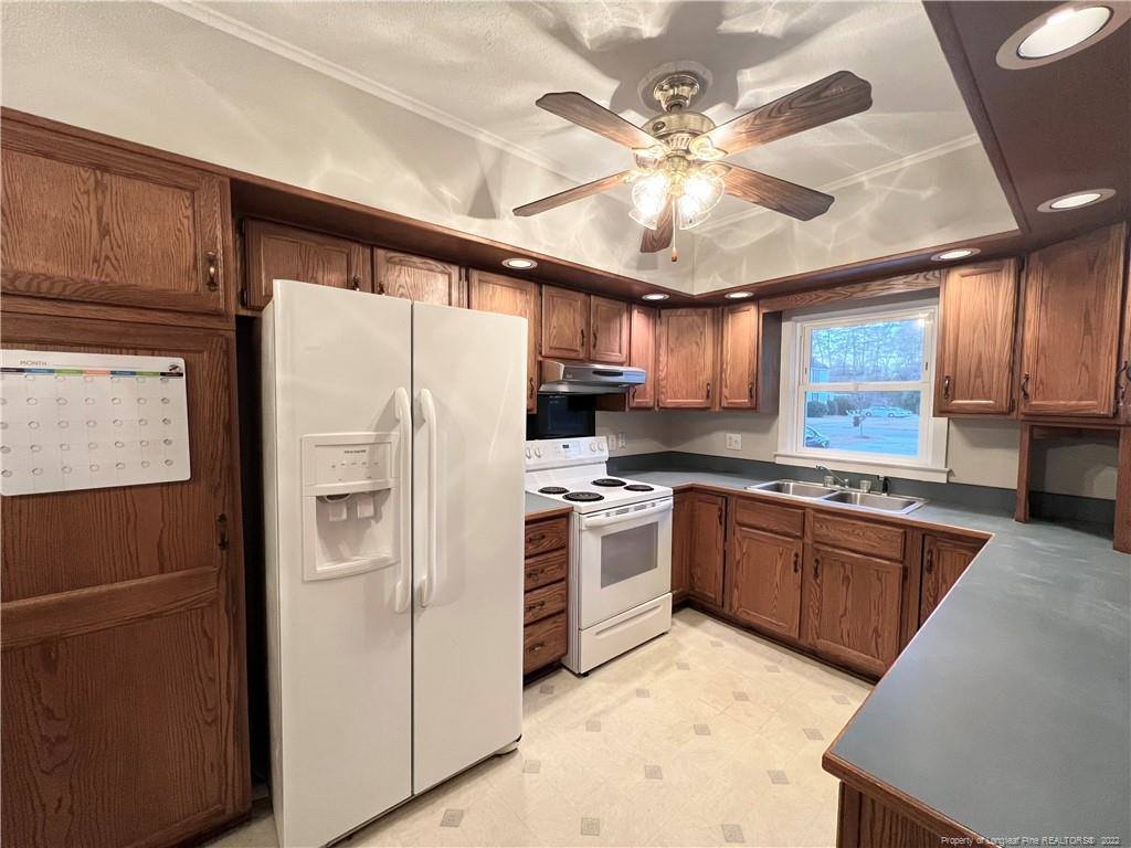 303 West Edinborough Avenue, Raeford, NC 28376