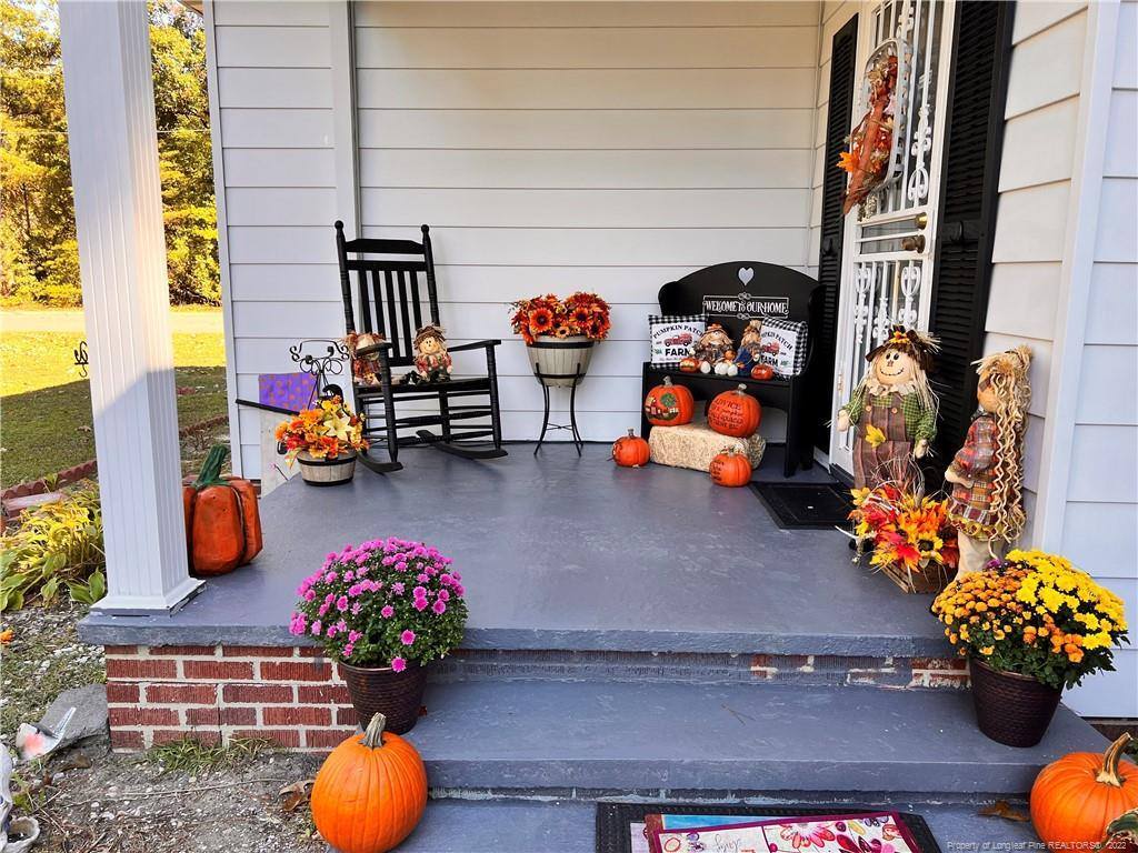 303 West Edinborough Avenue, Raeford, NC 28376