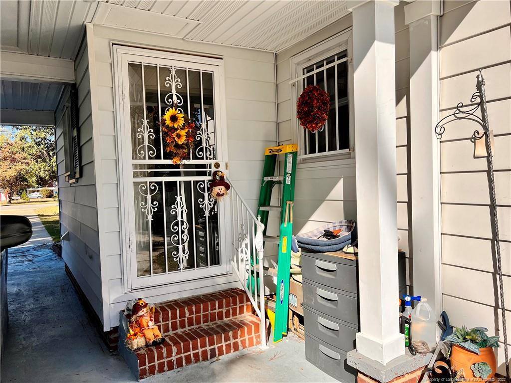 303 West Edinborough Avenue, Raeford, NC 28376