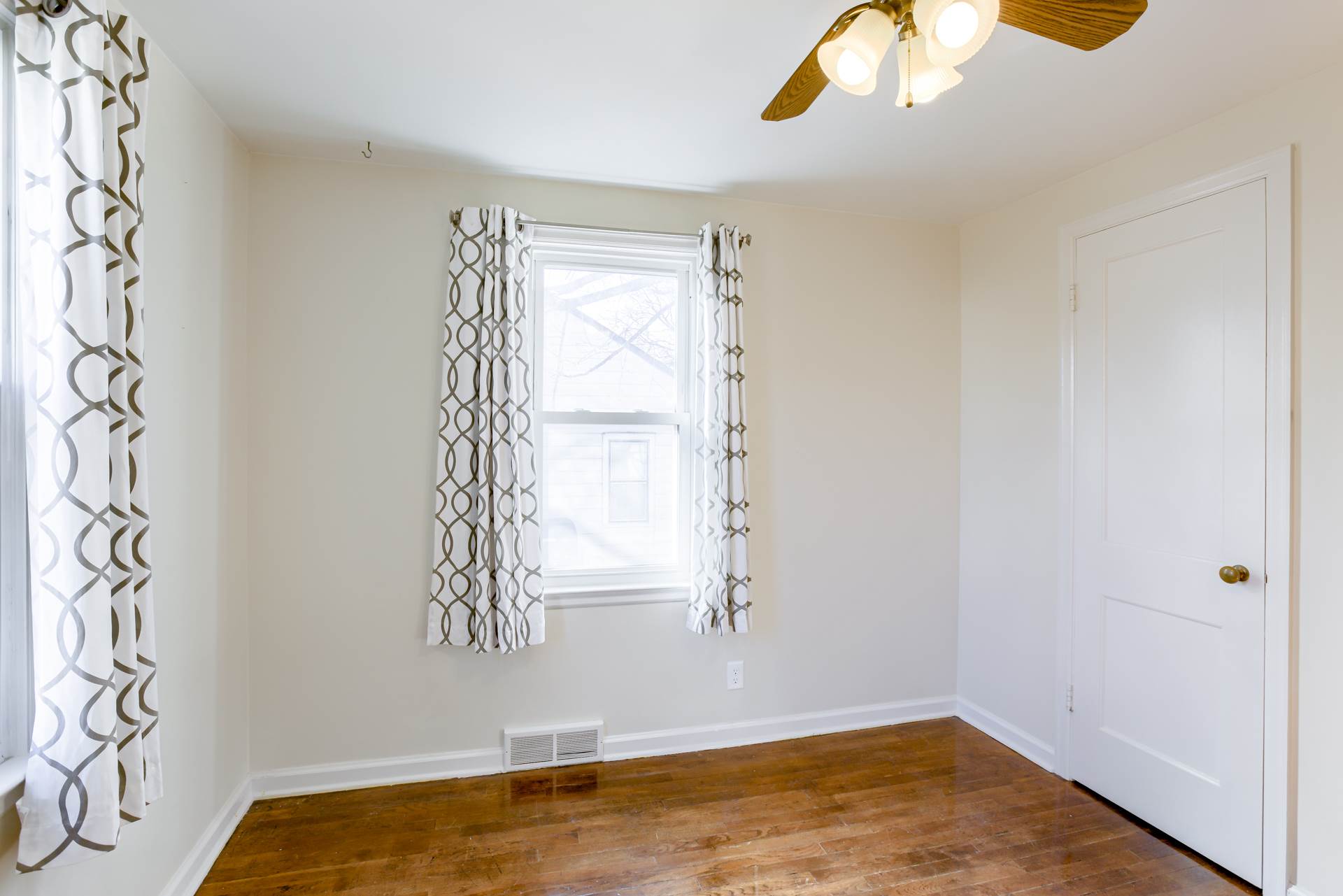 2705 S 42 St, Omaha, NE 68105