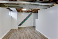 2705 S 42 St, Omaha, NE 68105