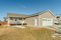 6220 Reily Road, Lincoln, ND 58504