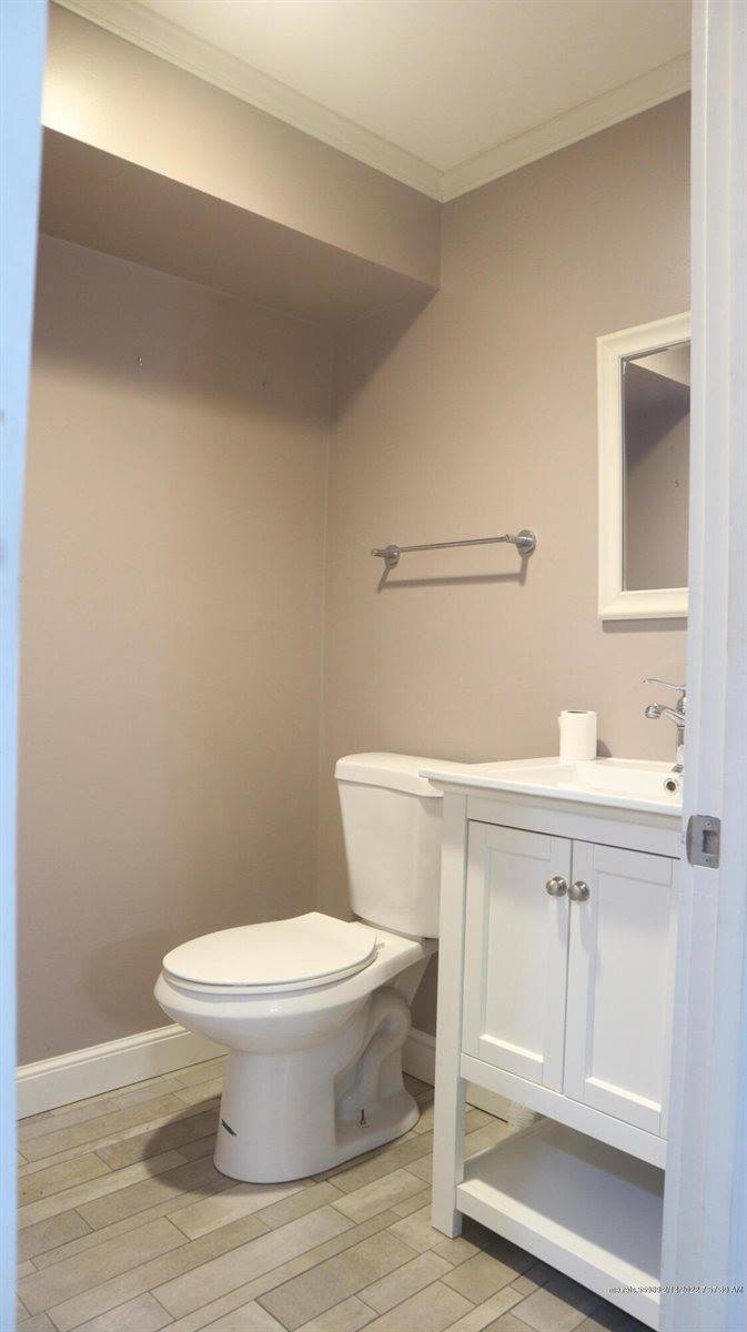 50 Hunt Road, Belfast, ME 04915