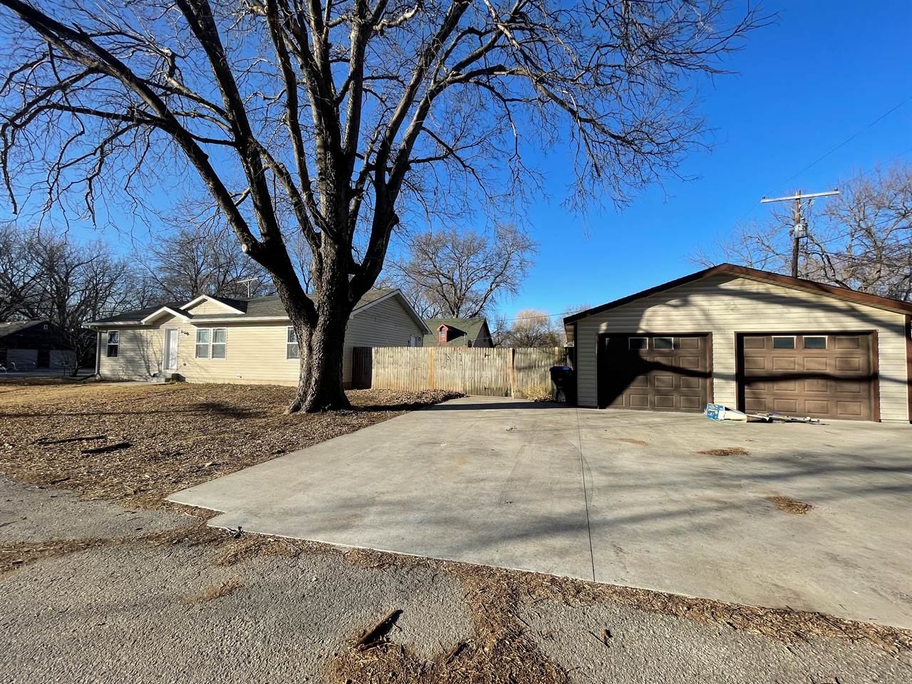 2000 NW Winter ST, Topeka, KS 66608