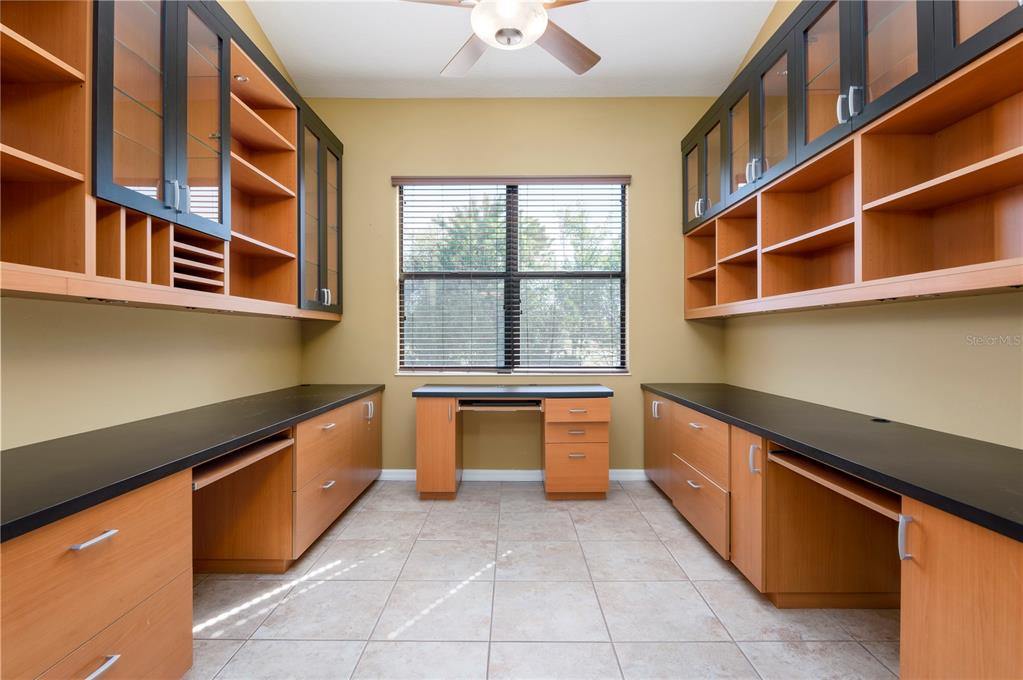 6747 Tailfeather Way, Bradenton, FL 34203