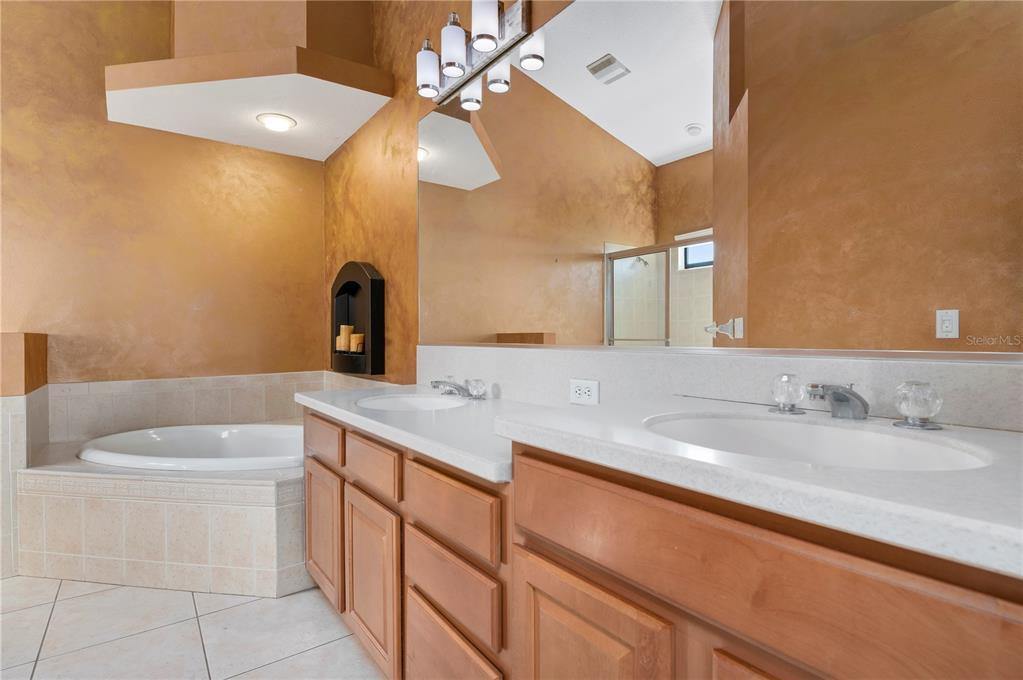 6747 Tailfeather Way, Bradenton, FL 34203