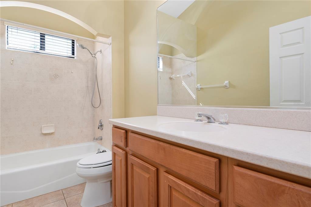 6747 Tailfeather Way, Bradenton, FL 34203