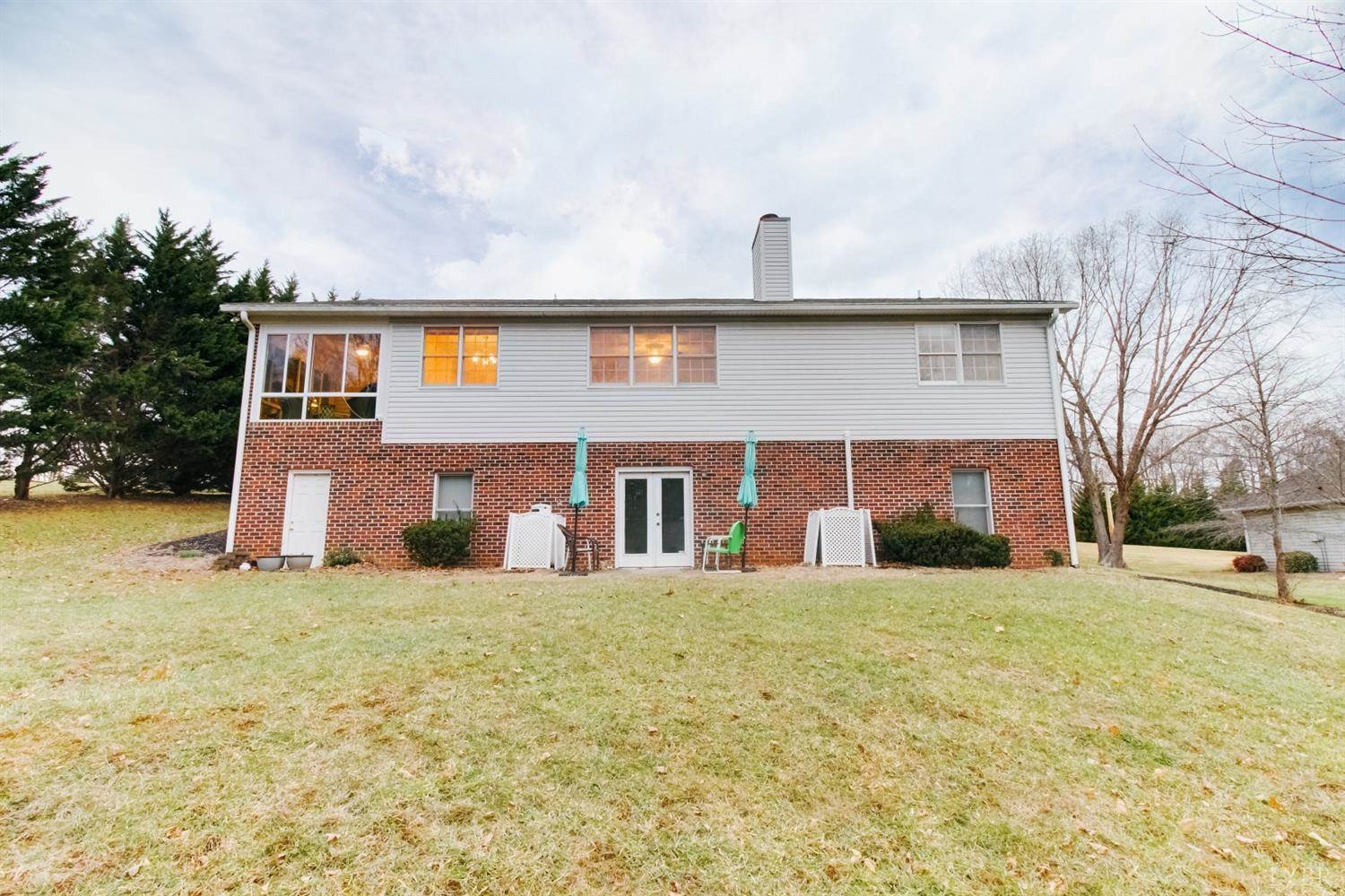 1240 Boone Dr, Bedford, VA 24523