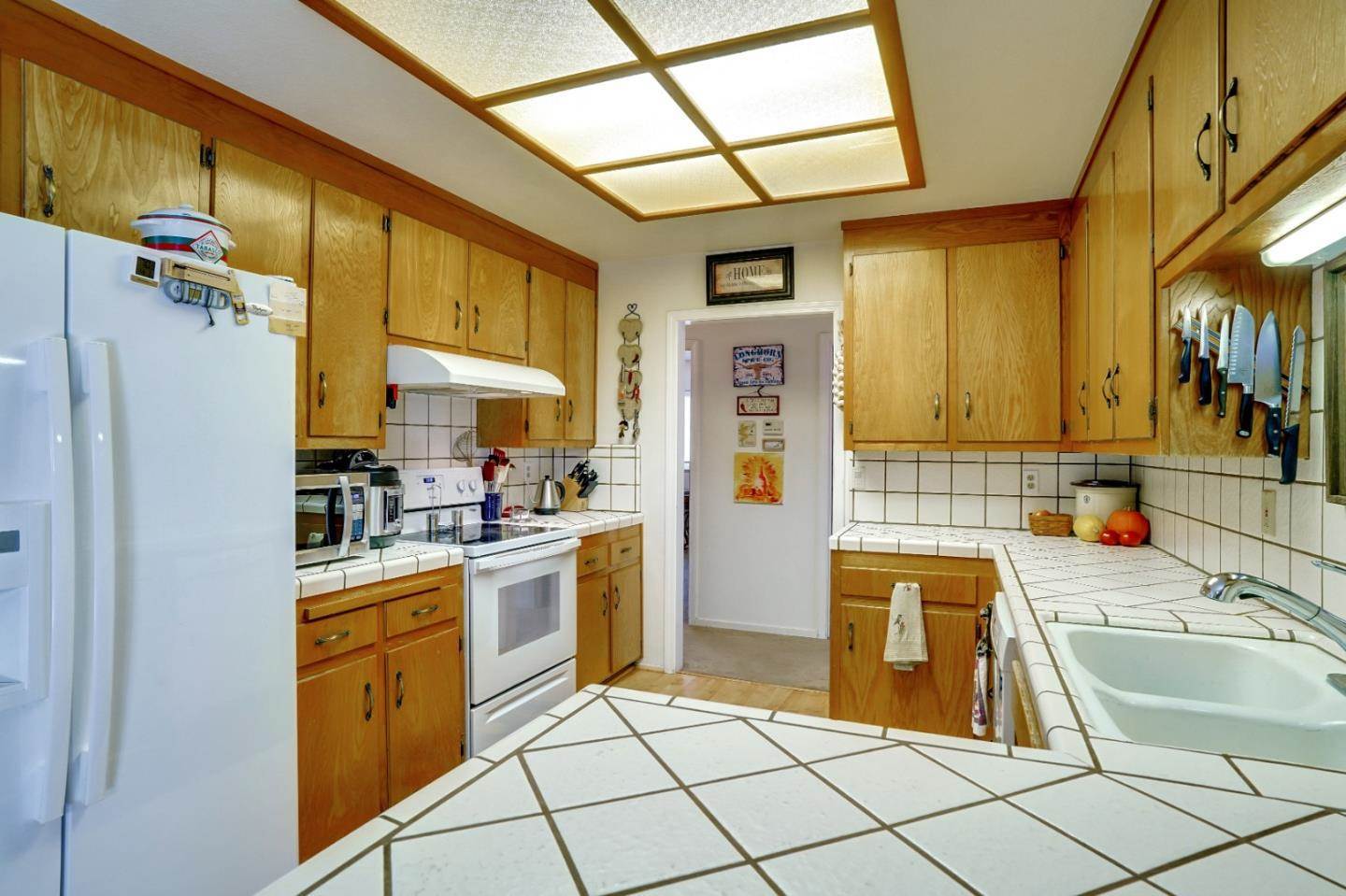 1100 Poppy Lane CIR, Hollister, CA 95023