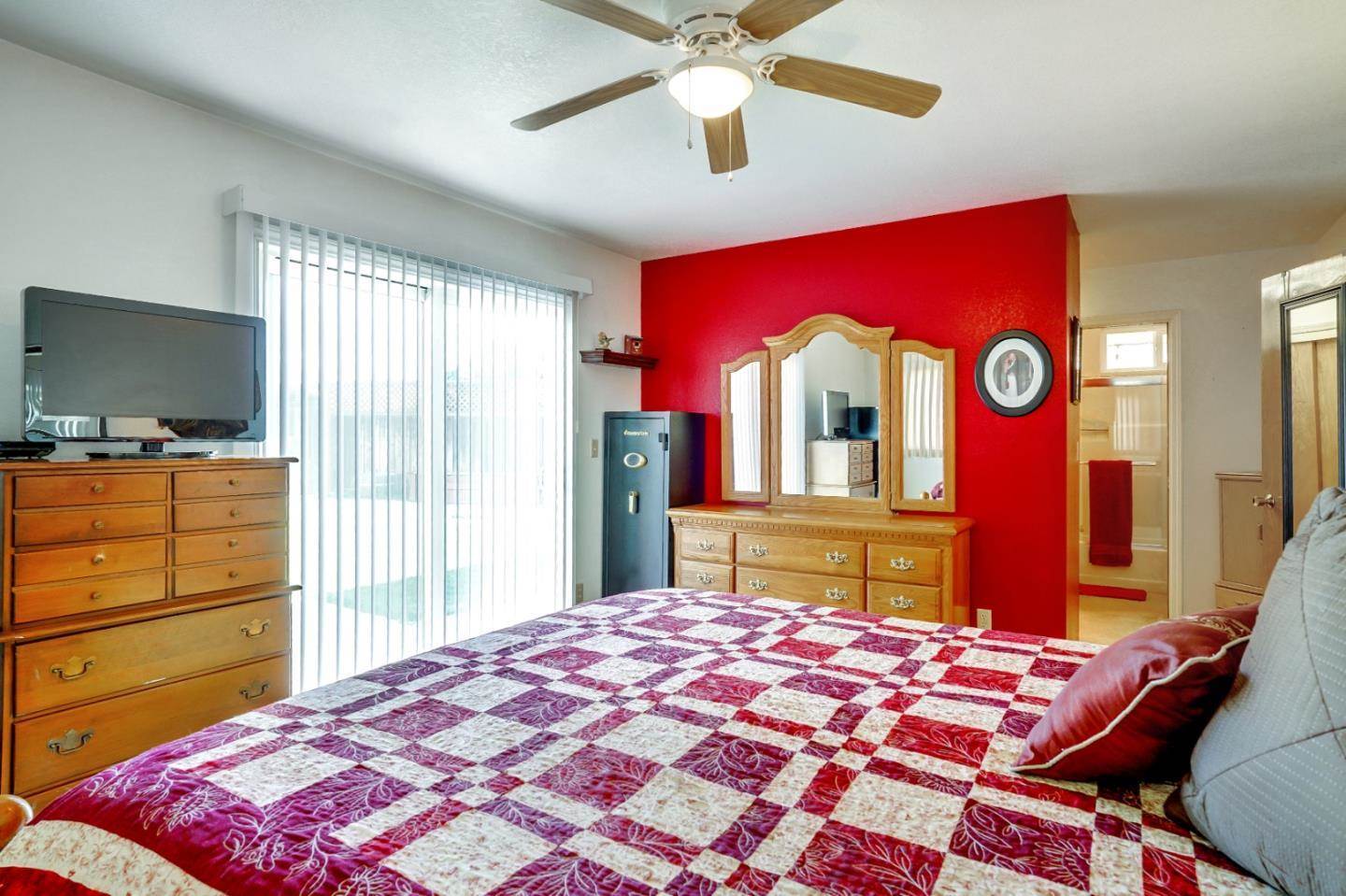 1100 Poppy Lane CIR, Hollister, CA 95023