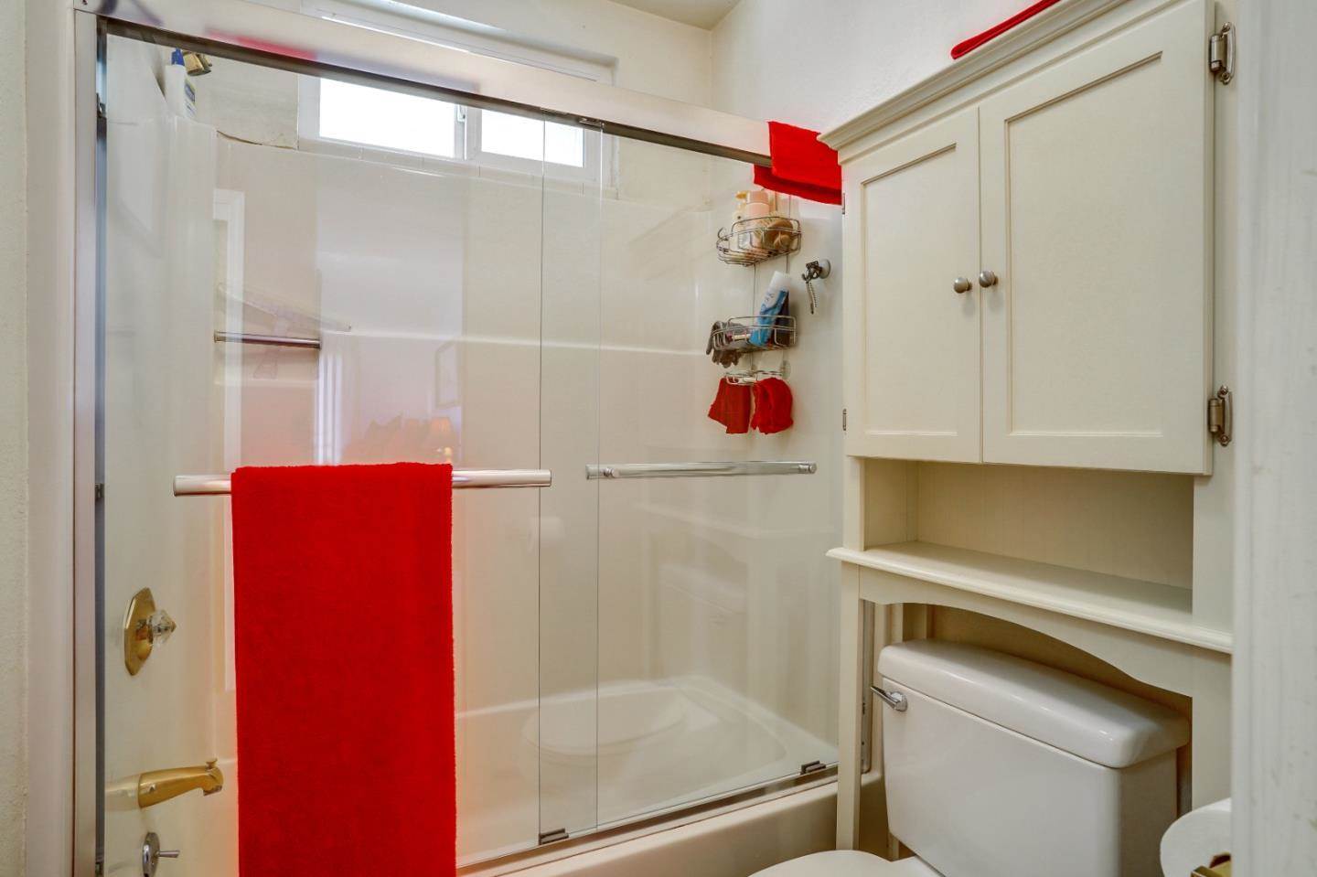 1100 Poppy Lane CIR, Hollister, CA 95023