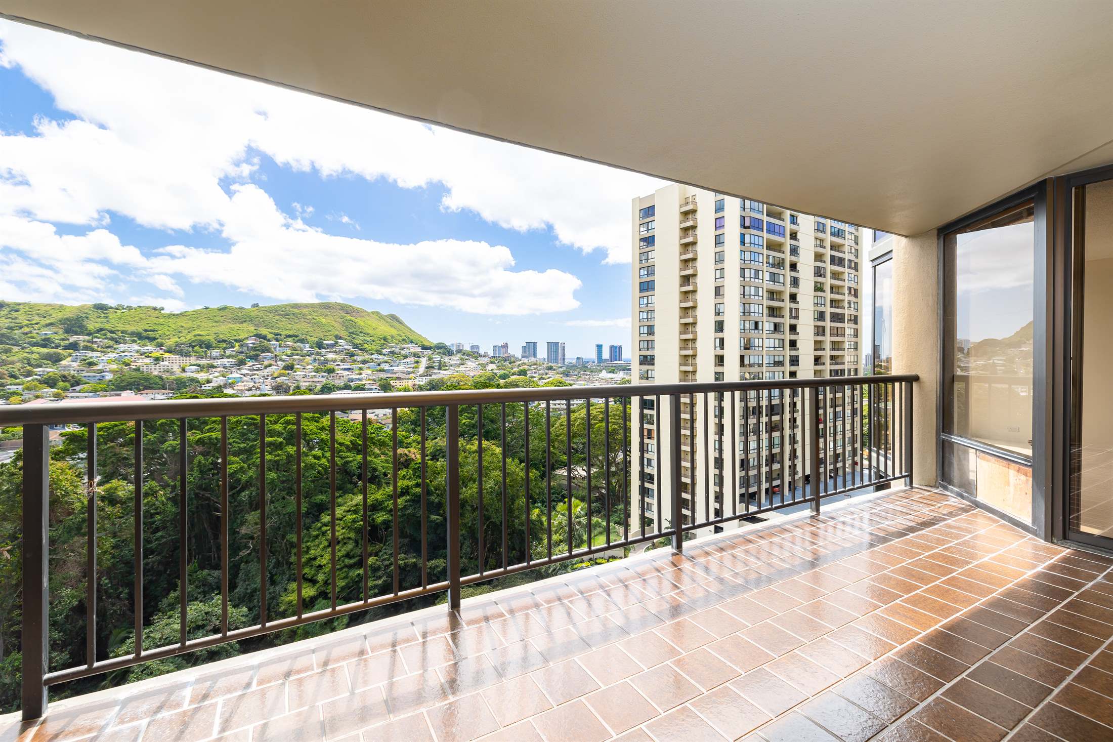 38 South Judd Street #12B, Honolulu, HI 96817