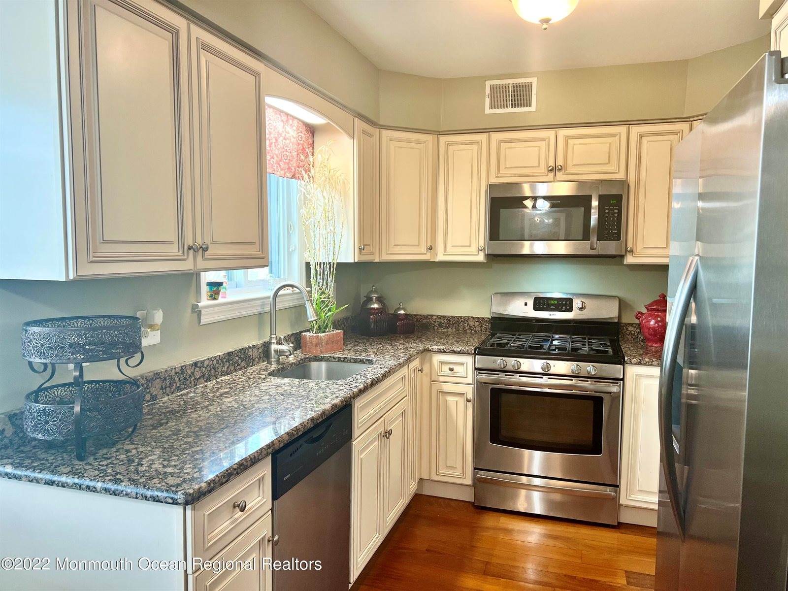 163 Clubhouse Drive, Middletown, NJ 07748