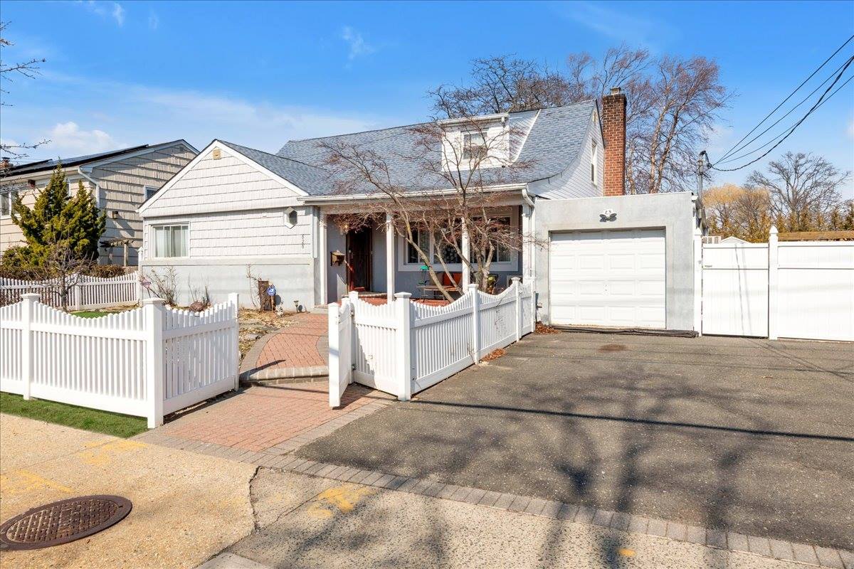 626 Pearl Street, Oceanside, NY 11572