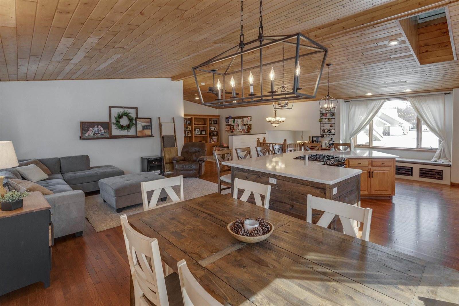 12813 Parkwood Drive, Baxter, MN 56425