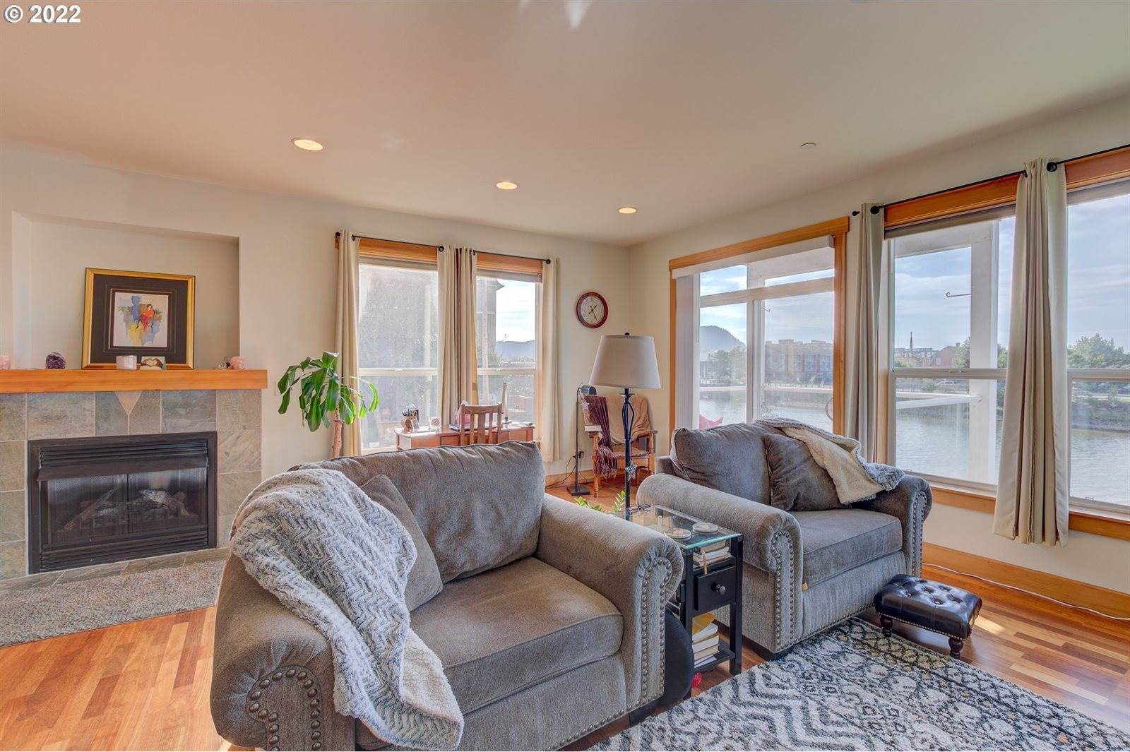 224 North Holladay Dr, Seaside, OR 97138