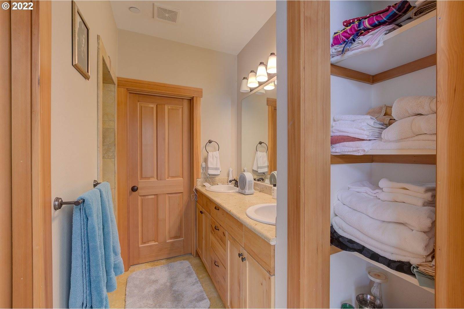 224 North Holladay Dr, Seaside, OR 97138