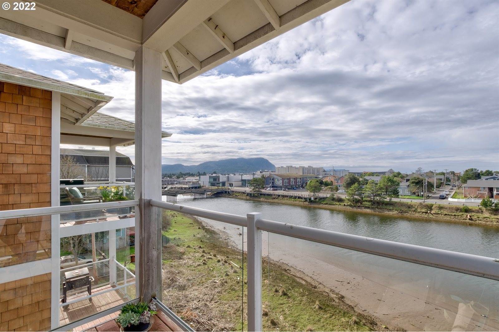 224 North Holladay Dr, Seaside, OR 97138