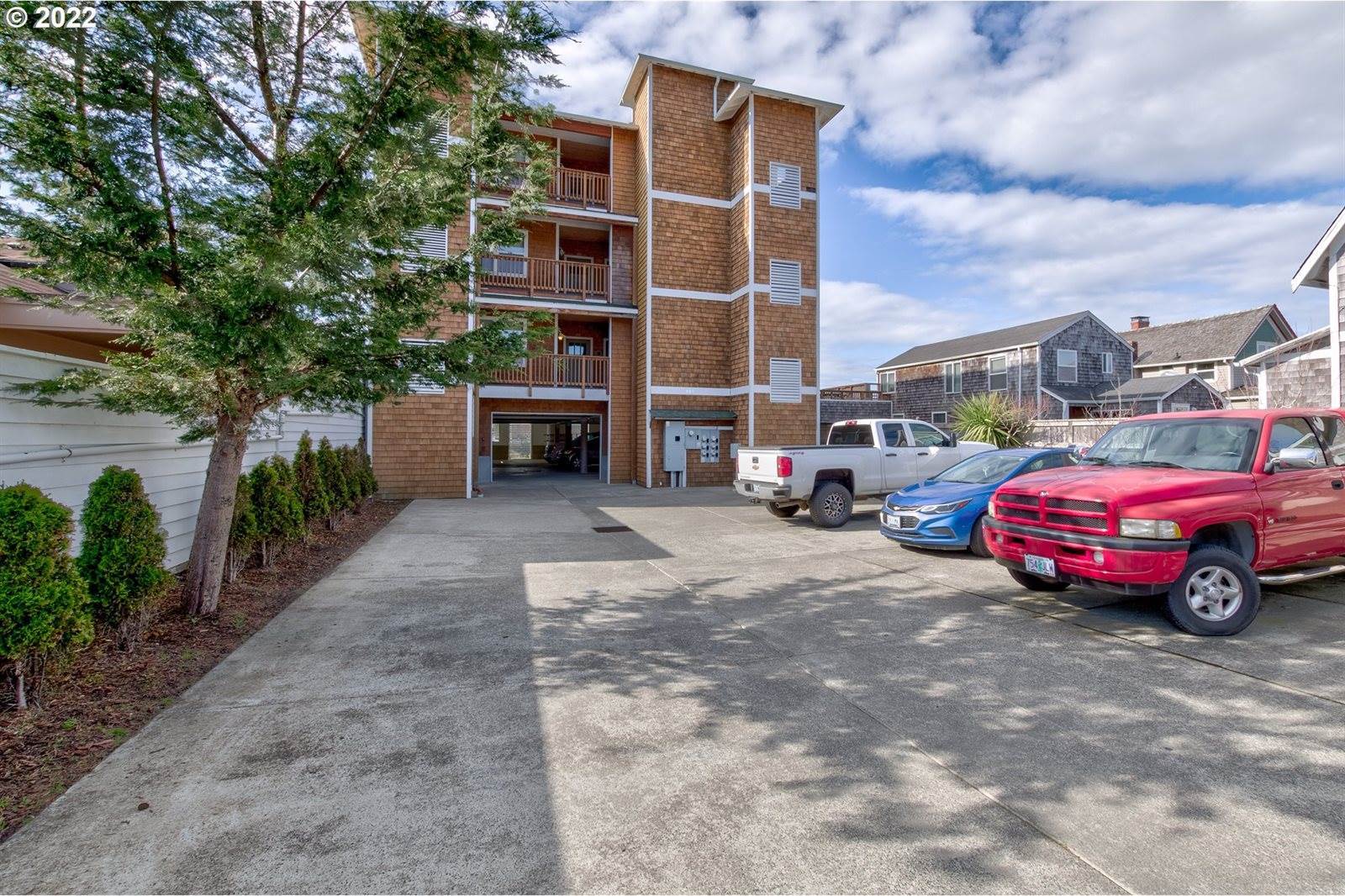 224 North Holladay Dr, Seaside, OR 97138