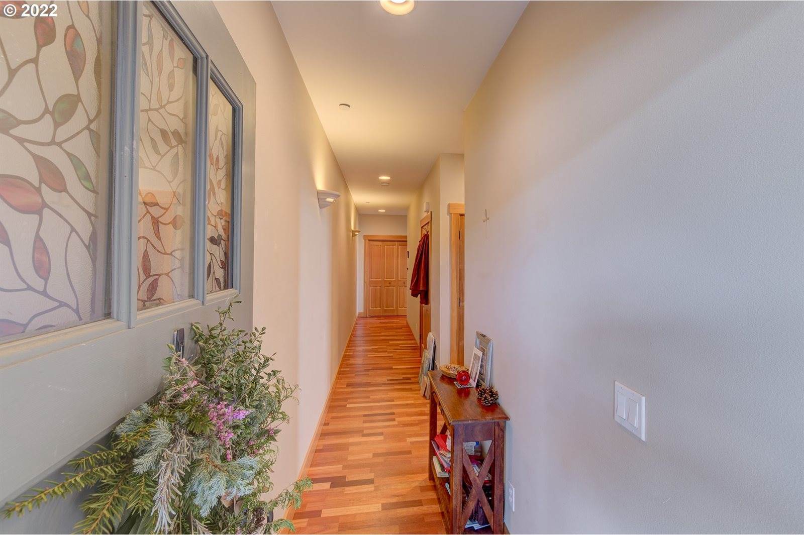 224 North Holladay Dr, Seaside, OR 97138