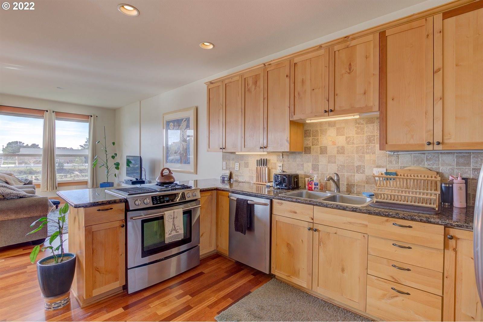 224 North Holladay Dr, Seaside, OR 97138