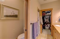 224 North Holladay Dr, Seaside, OR 97138