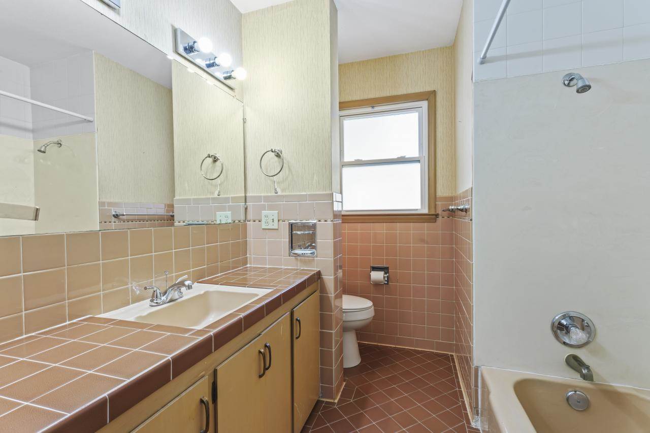 1407 N 58 St, Omaha, NE 68132