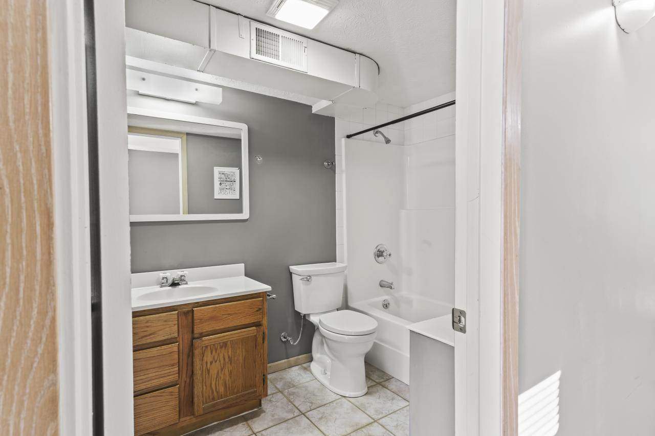 1407 N 58 St, Omaha, NE 68132