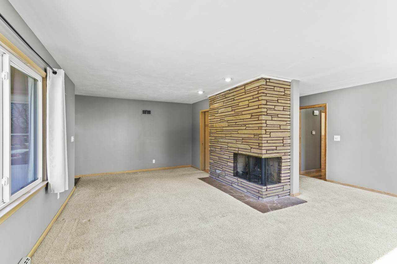 1407 N 58 St, Omaha, NE 68132