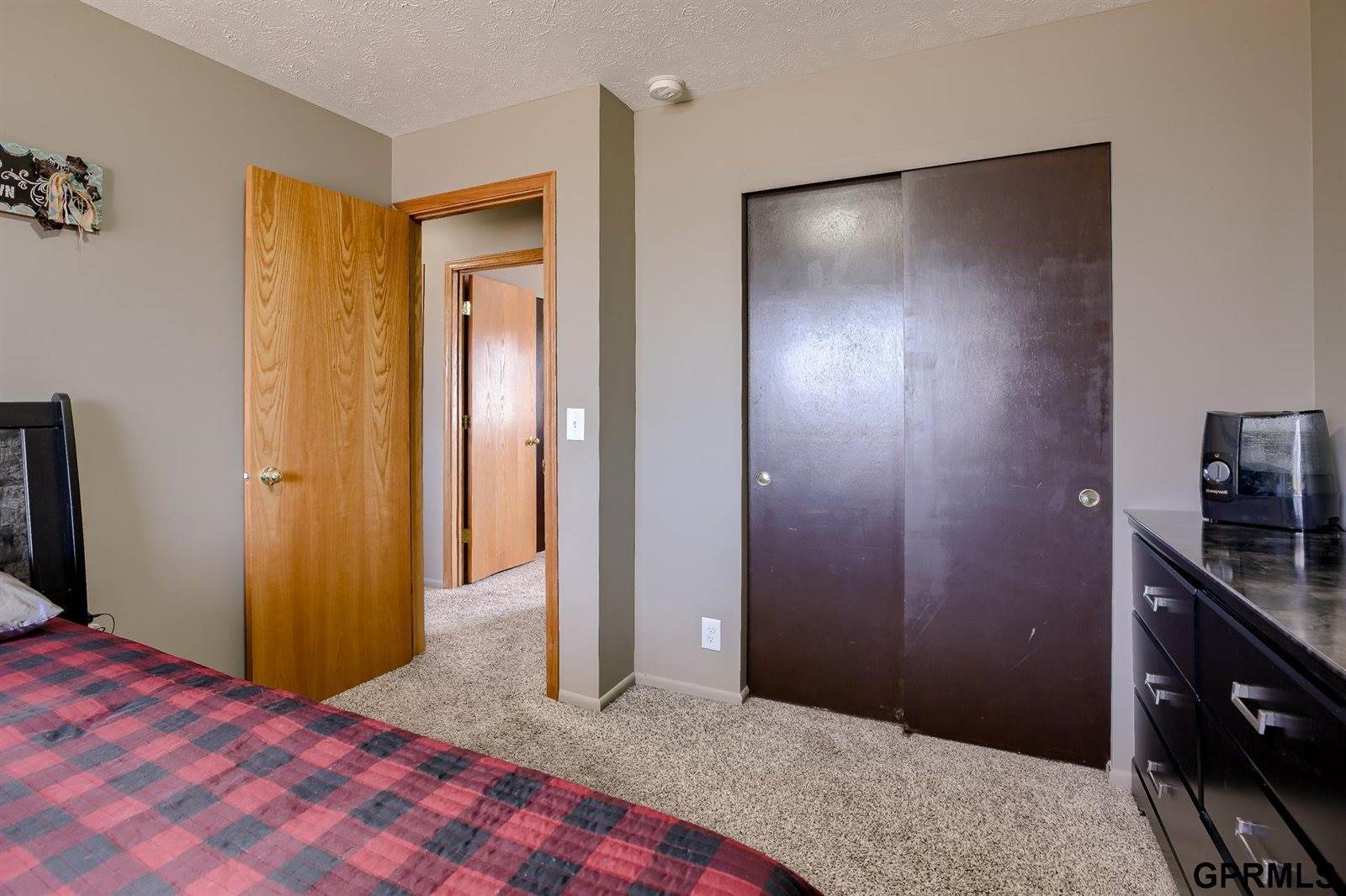 13826 X Circle, Omaha, NE 68137