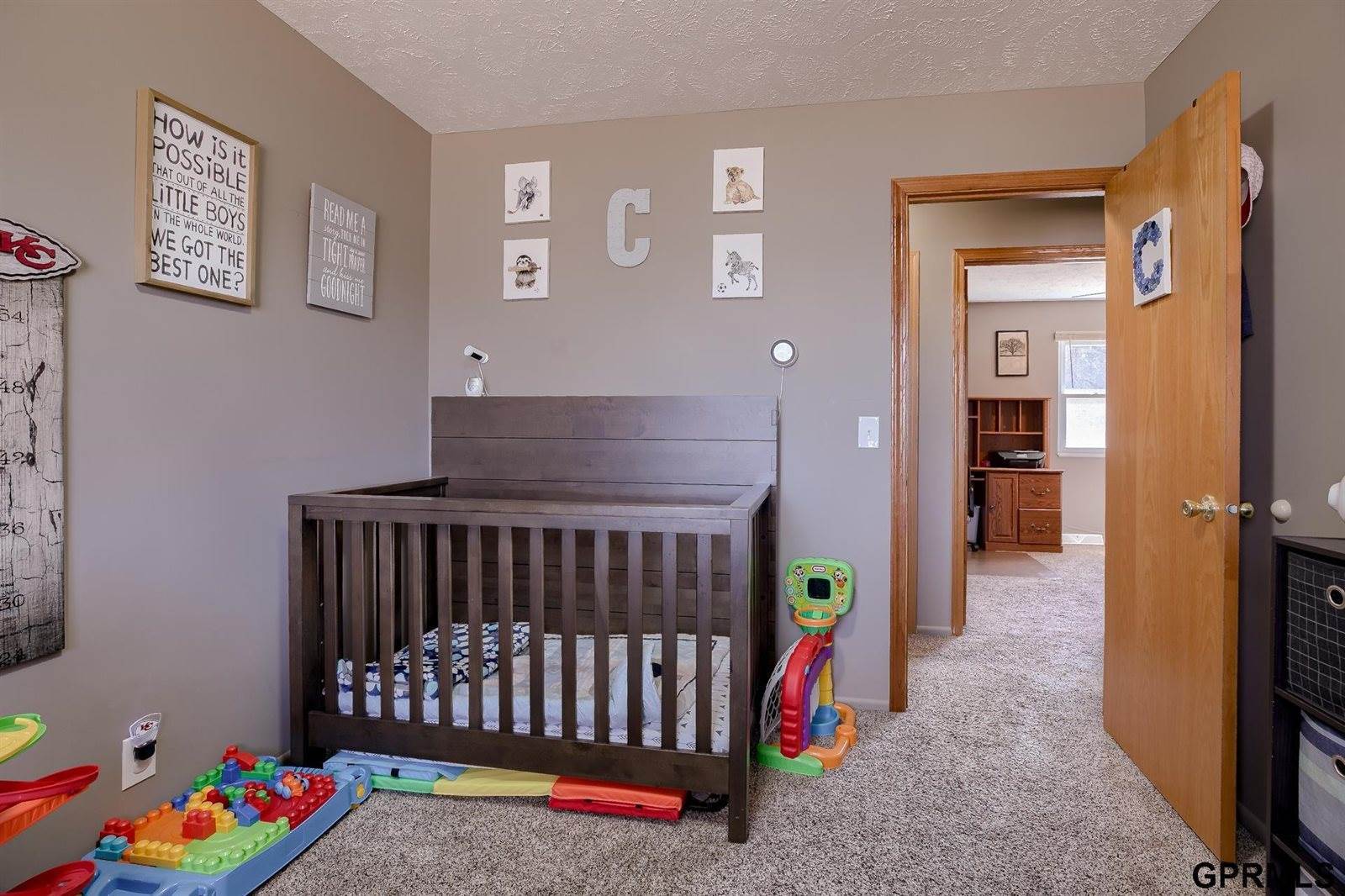 13826 X Circle, Omaha, NE 68137