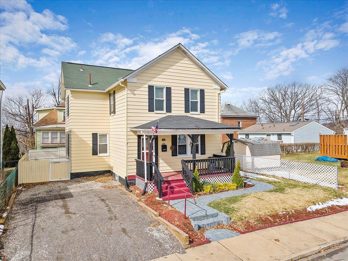 51 Dean St, Carnegie, PA 15106